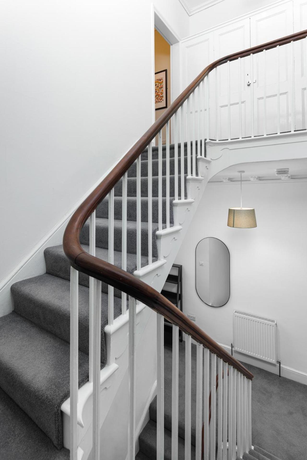 Flatzy - Centre Mansion, Sleeps 20, 5 Baths Holiday home Liverpool