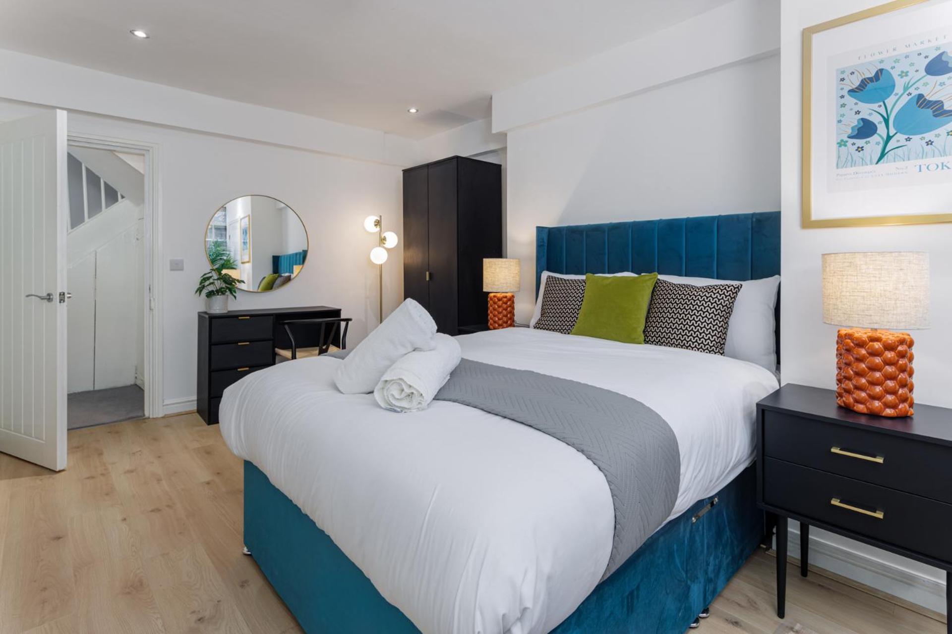 Holiday home Flatzy - Centre Mansion, Sleeps 20, 5 Baths Liverpool
