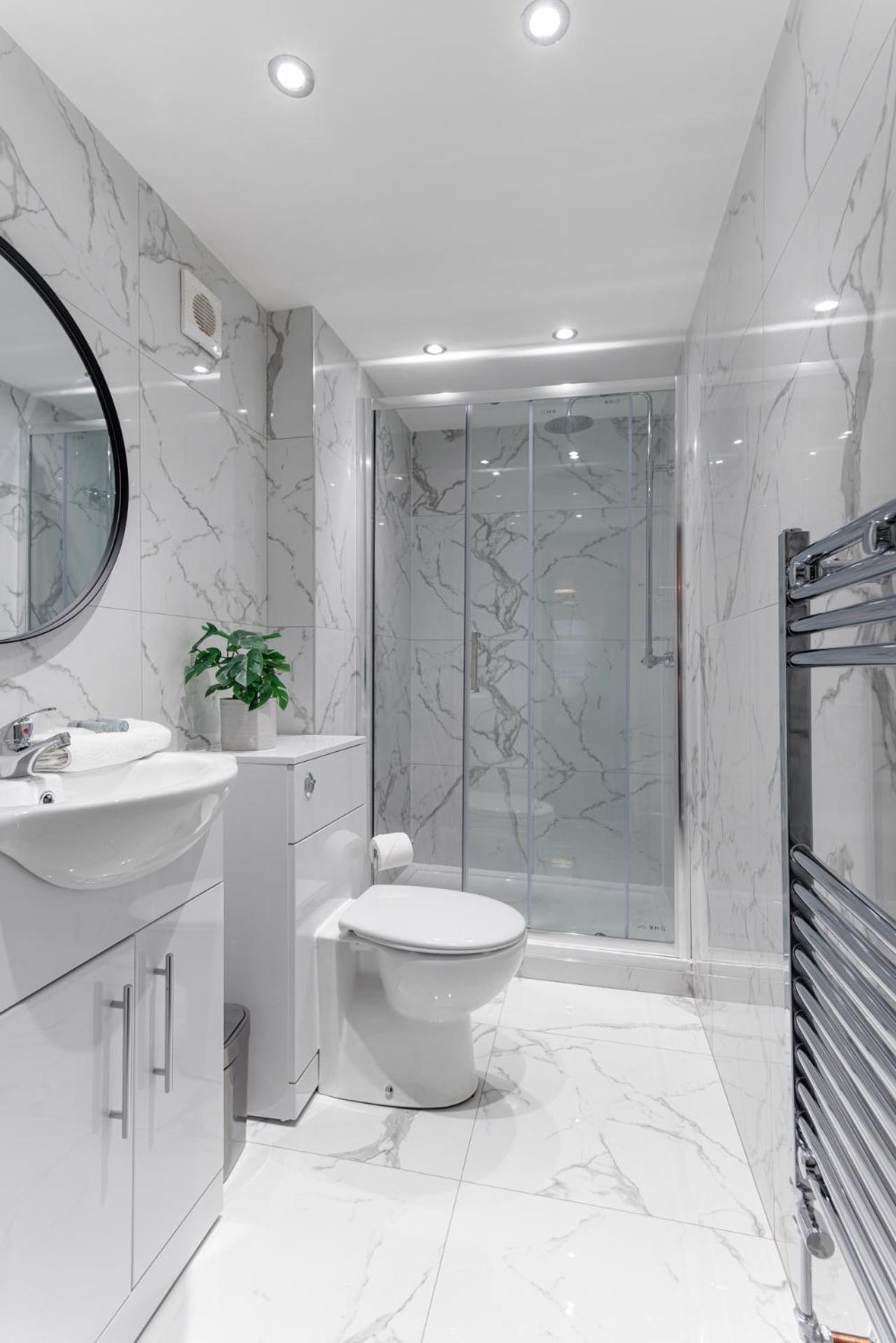 Holiday home Flatzy - Centre Mansion, Sleeps 20, 5 Baths