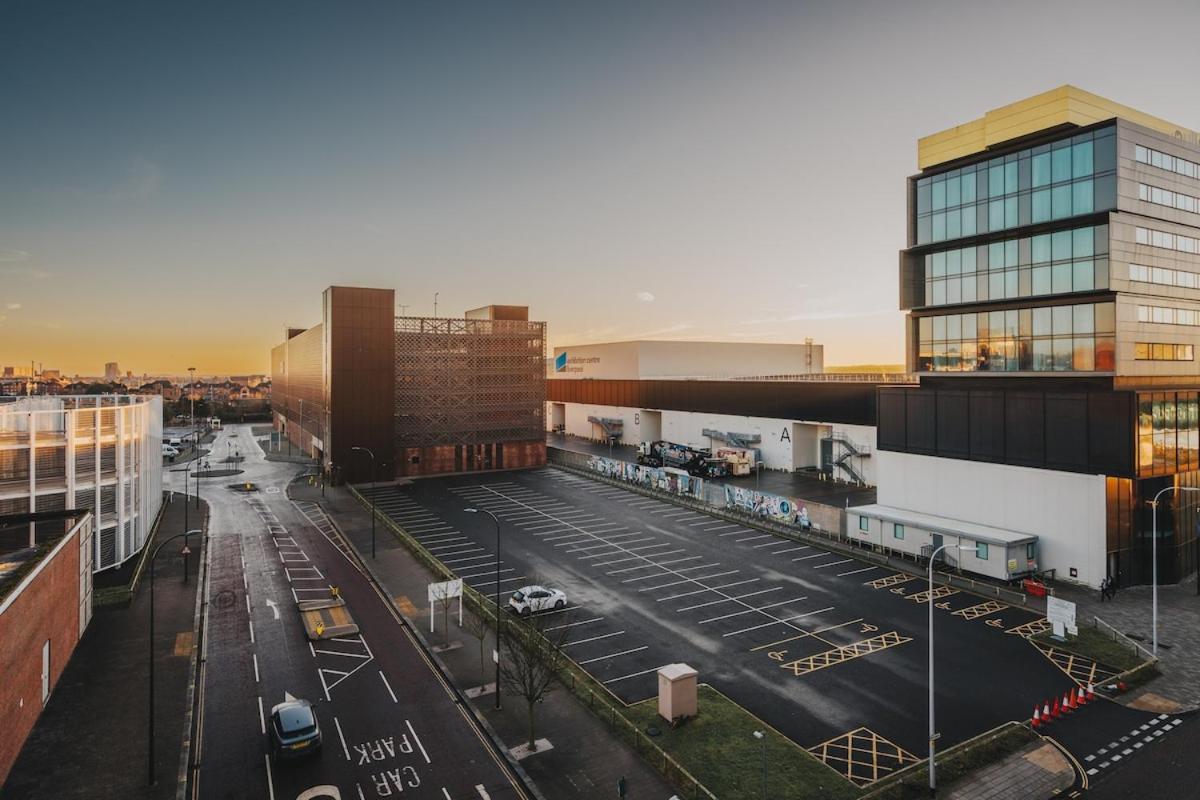 Dockside Escape By Royal Dock * Liverpool