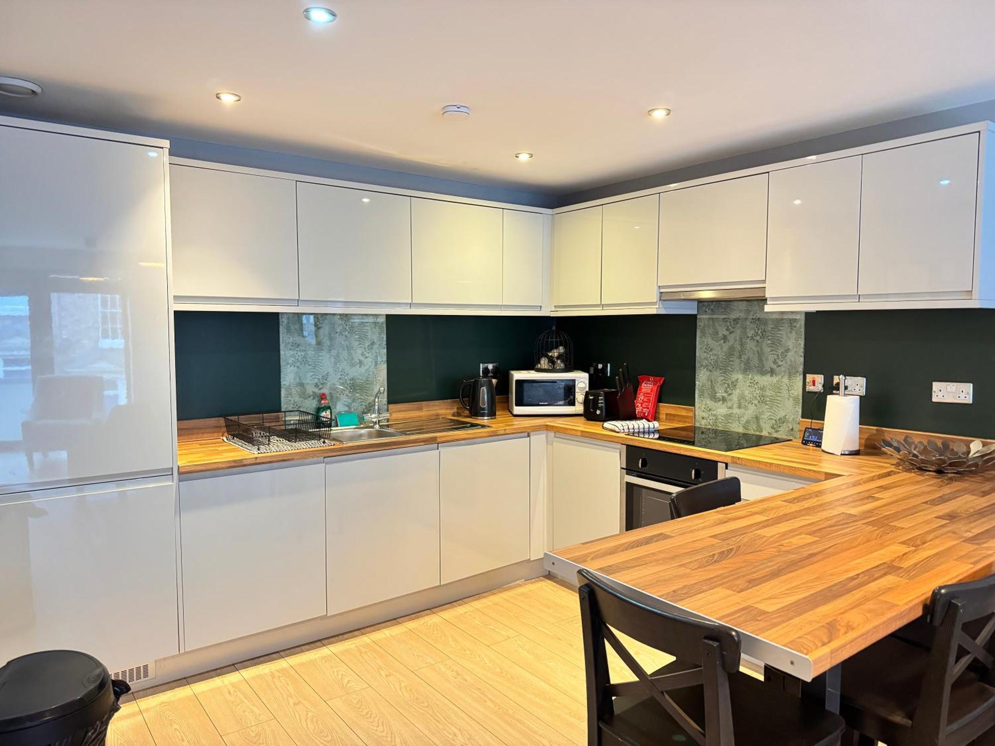 Centrally Located In Duke Street- Free Parking- Two Bathrooms Liverpool