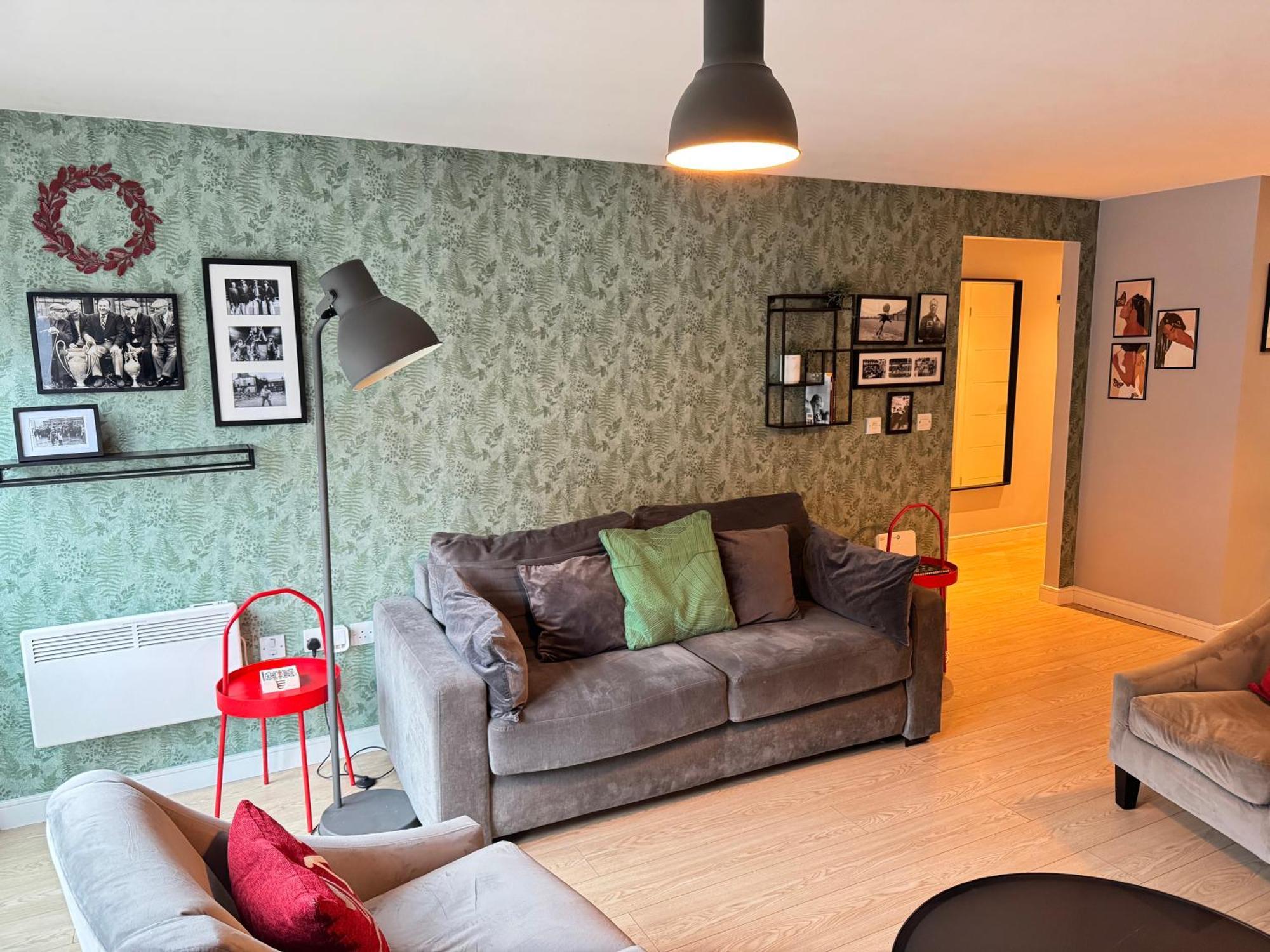 Centrally Located In Duke Street- Free Parking- Two Bathrooms * Liverpool