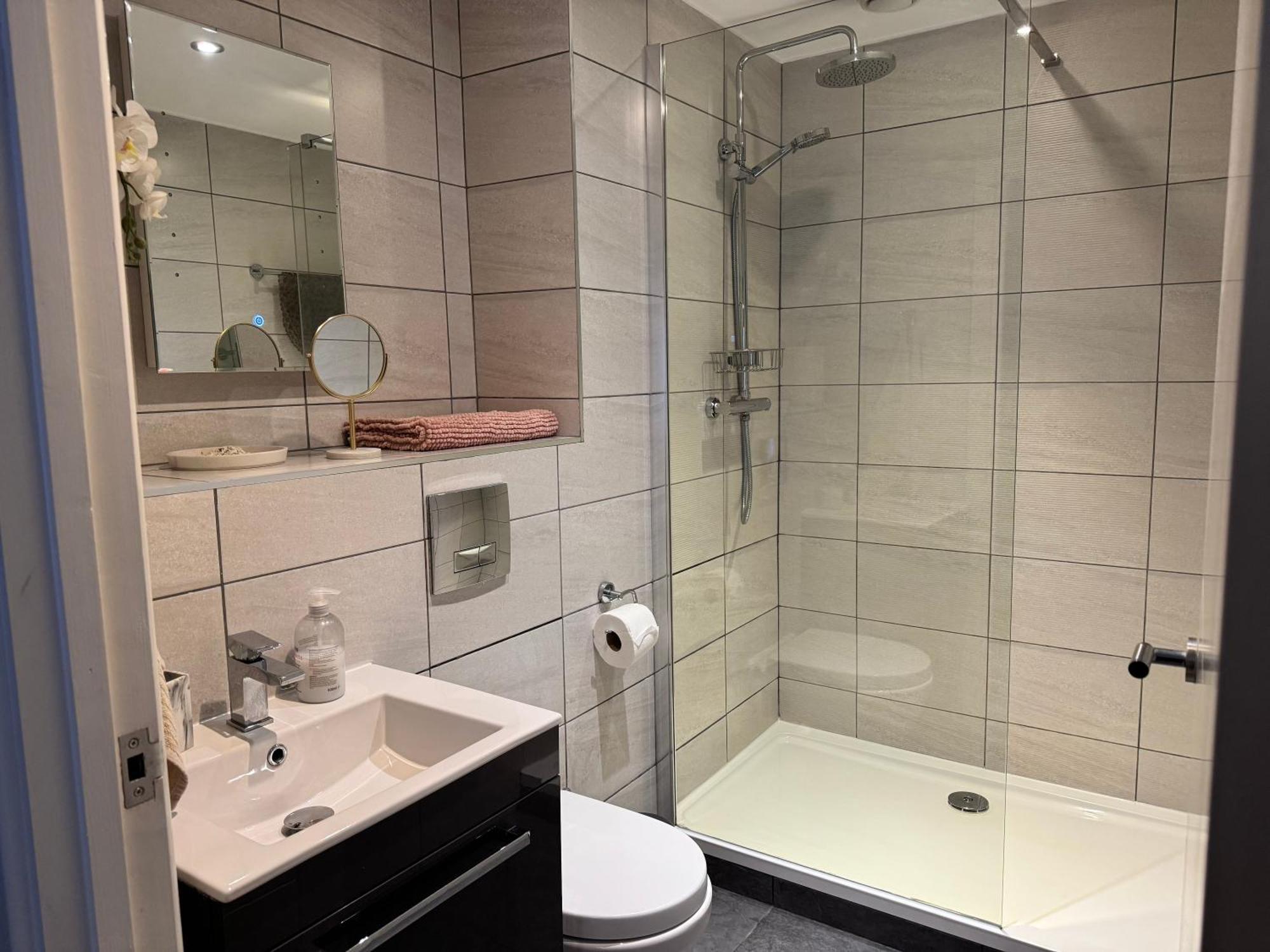 Centrally Located In Duke Street- Free Parking- Two Bathrooms Apartment *