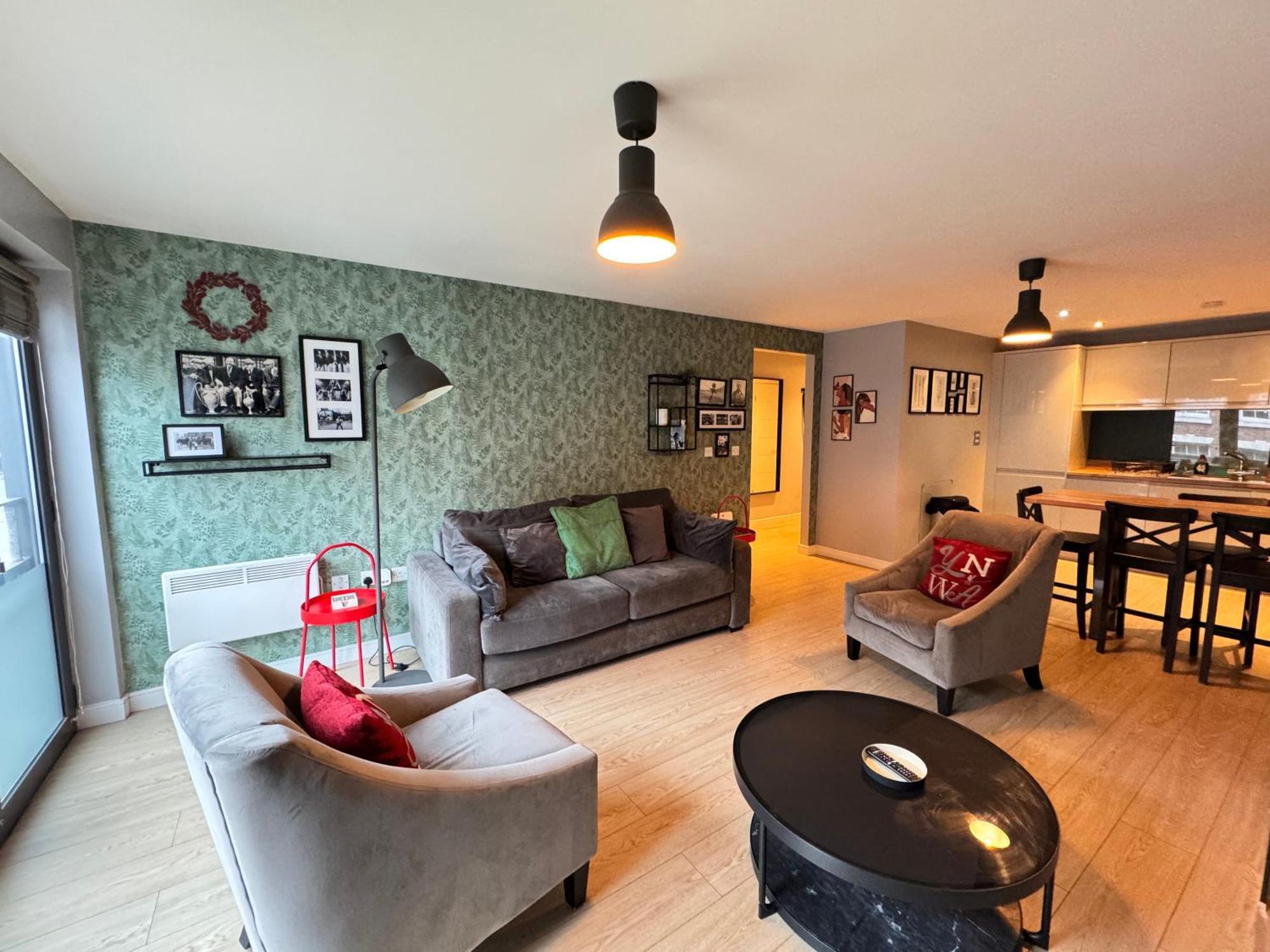 Centrally Located In Duke Street- Free Parking- Two Bathrooms *