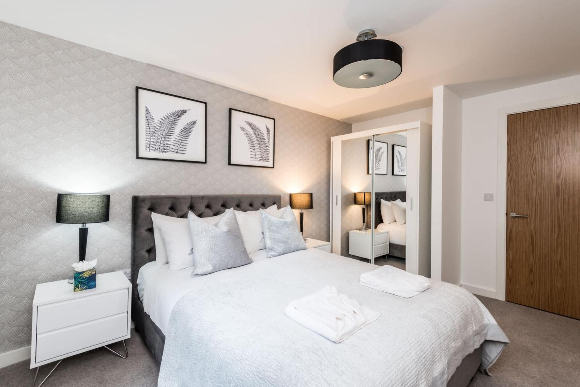 Apartment Chavasse Cove Sleeping 6 Guests With Parking Liverpool