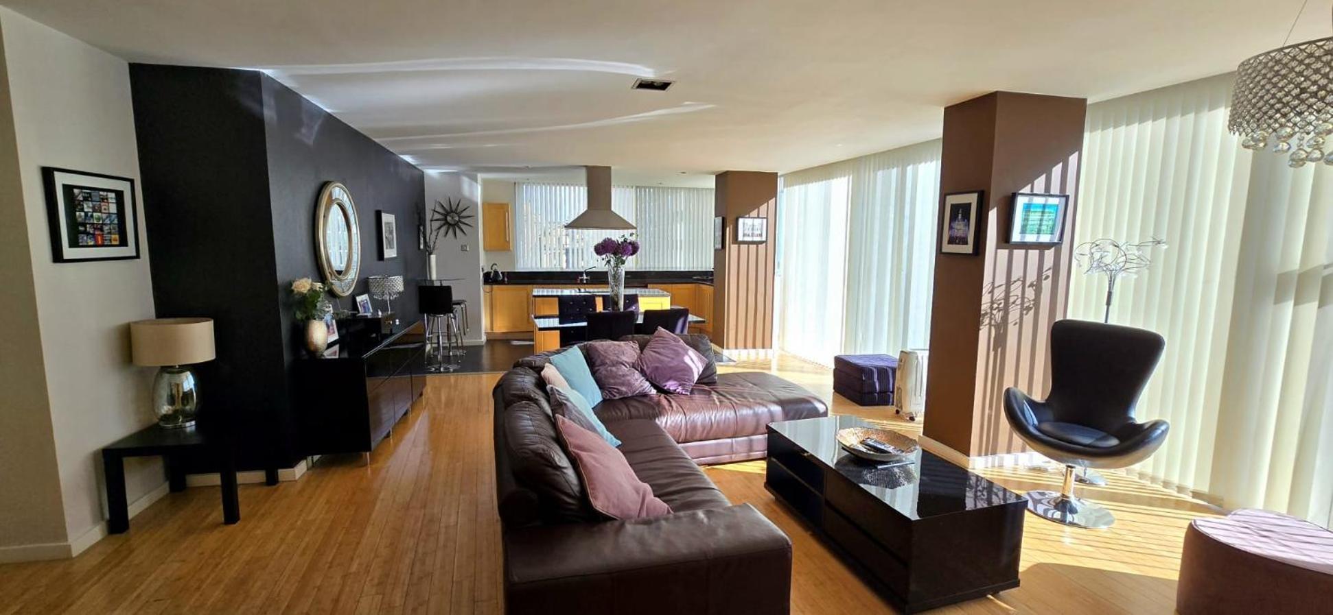 Luxury Location In Center Apartment Liverpool