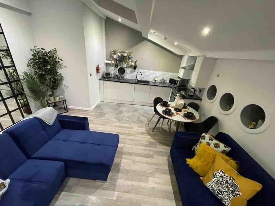 Fantastic Centre Apartments, Fenwick Street Apartment *
