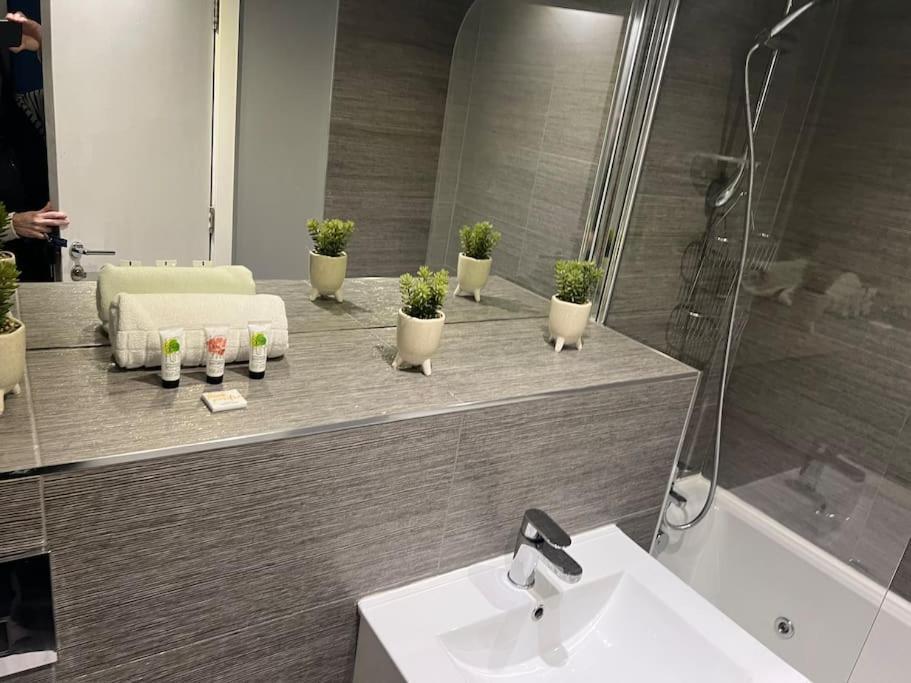 Fantastic Centre Apartments, Fenwick Street