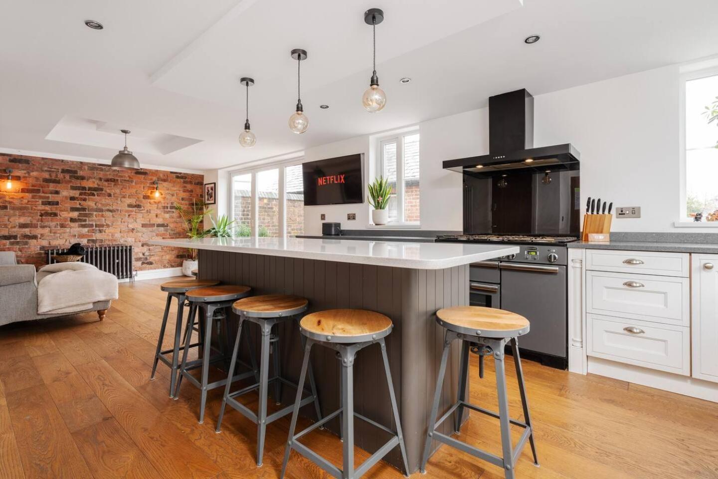 Historic Retreat With Large Garden Free Parking Farm stay Liverpool
