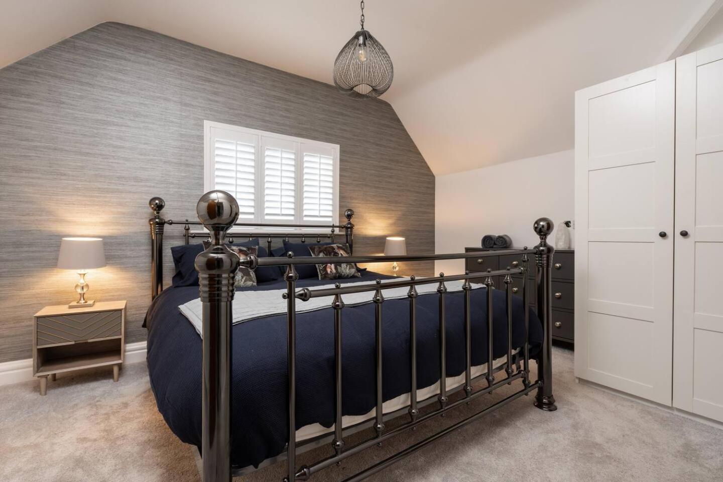 Historic Retreat With Large Garden Free Parking Liverpool