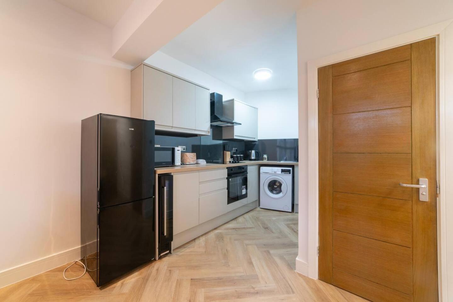 Apartment 1st Floor Opposite Bombed Out Church Liverpool