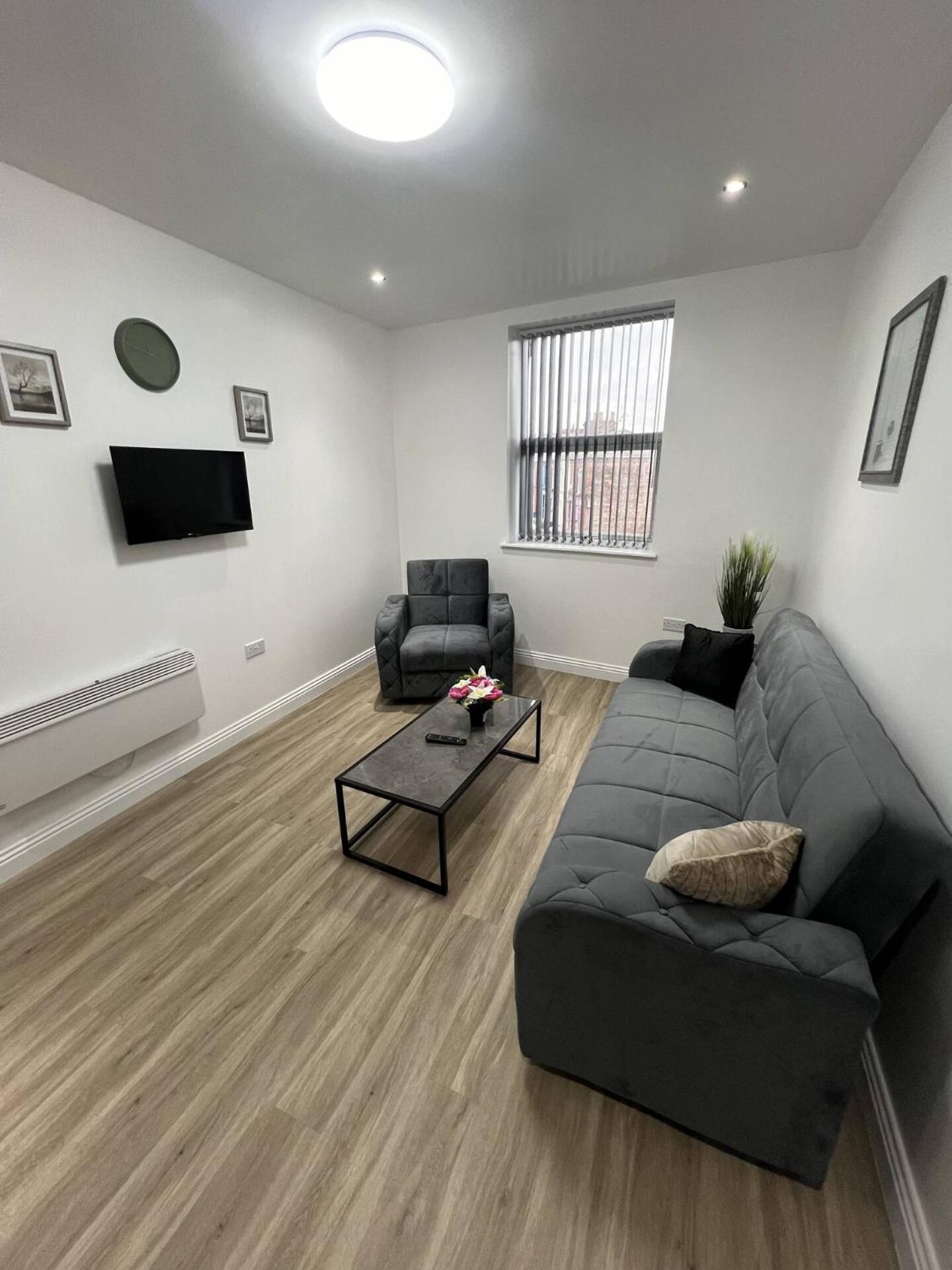 Convenient Kitchen & Shower Free Parking Apartment *