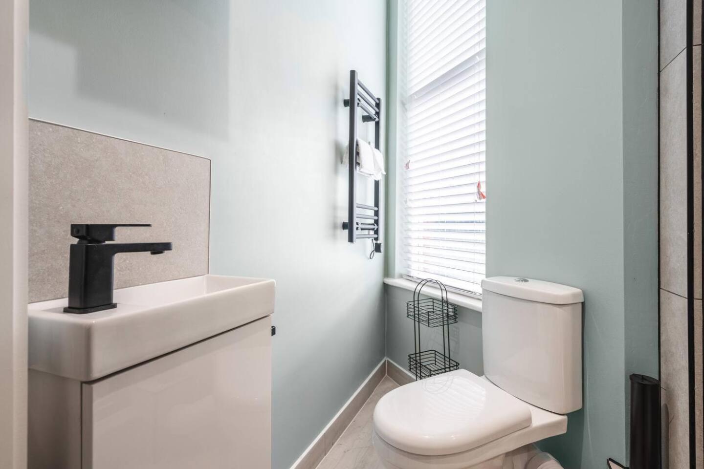 With Workspace Near Parks Free Parking *