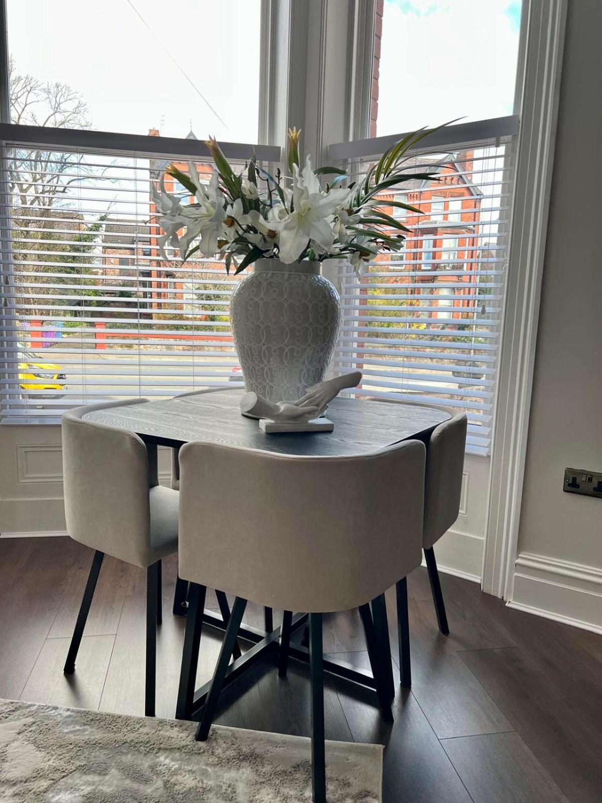 Bespoke One Bed By Sefton Park Sleeps 4 Apartment Liverpool