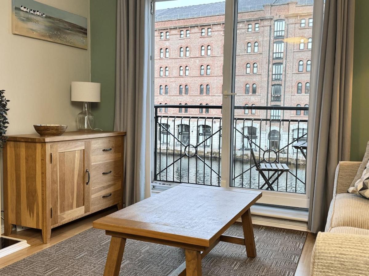 Balcony Waterfront View, 2 Bath, Free Parking Apartment