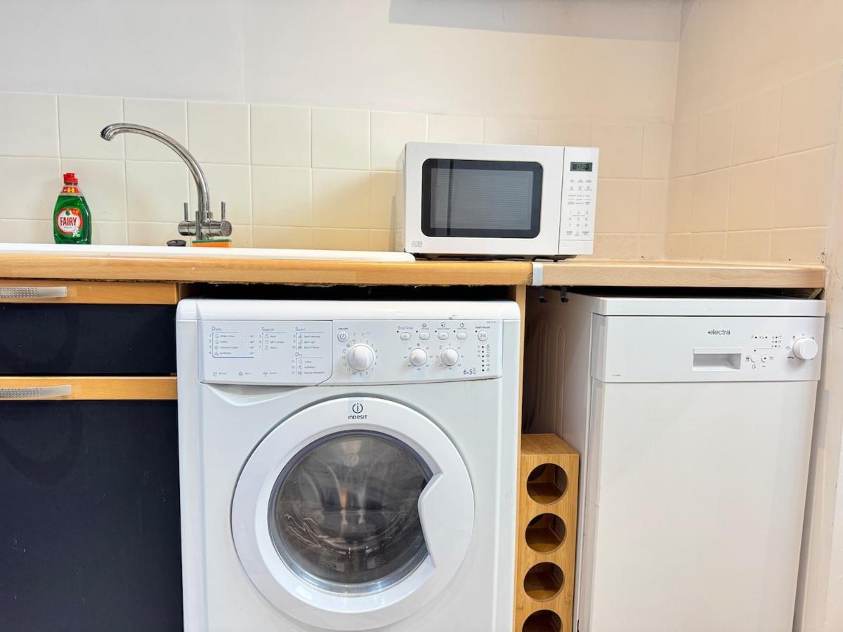 Balcony Waterfront View, 2 Bath, Free Parking * Liverpool