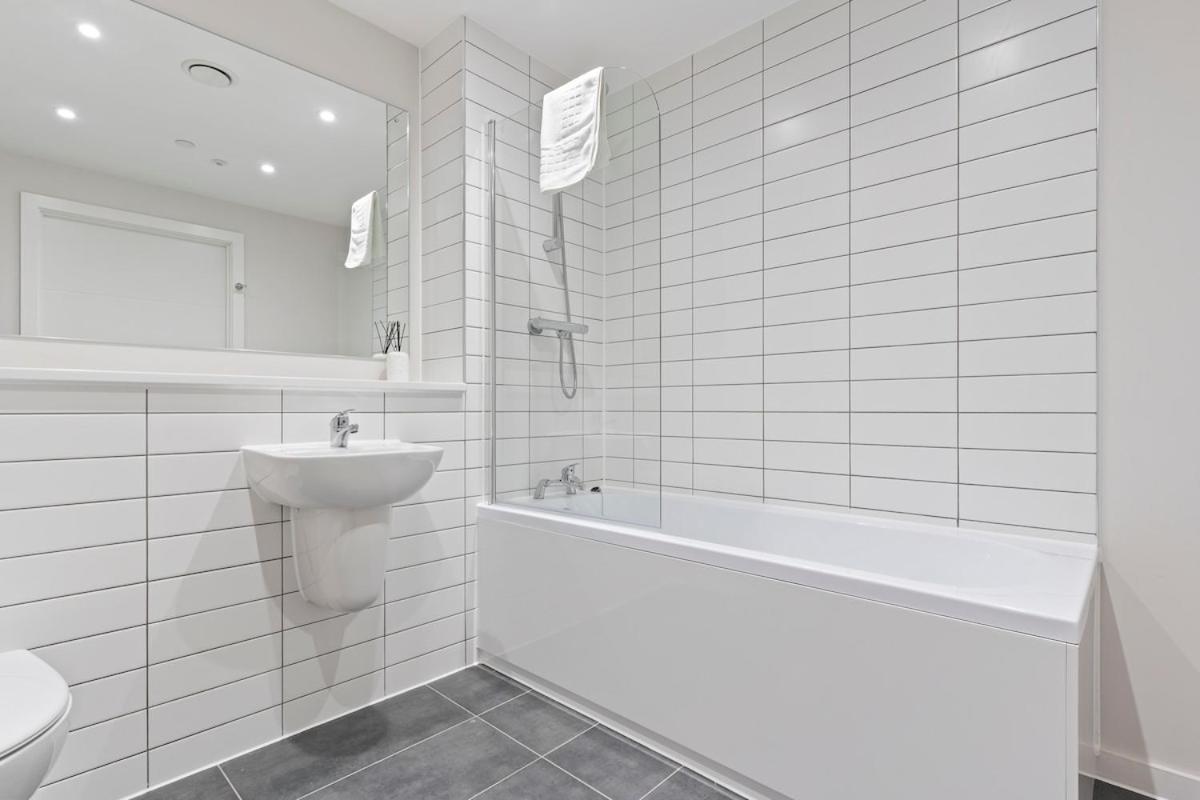 Apartment Stylish 2 Bedroom Apartment, Free Parking, L3 Area, Close To Centre, Sleeps 4