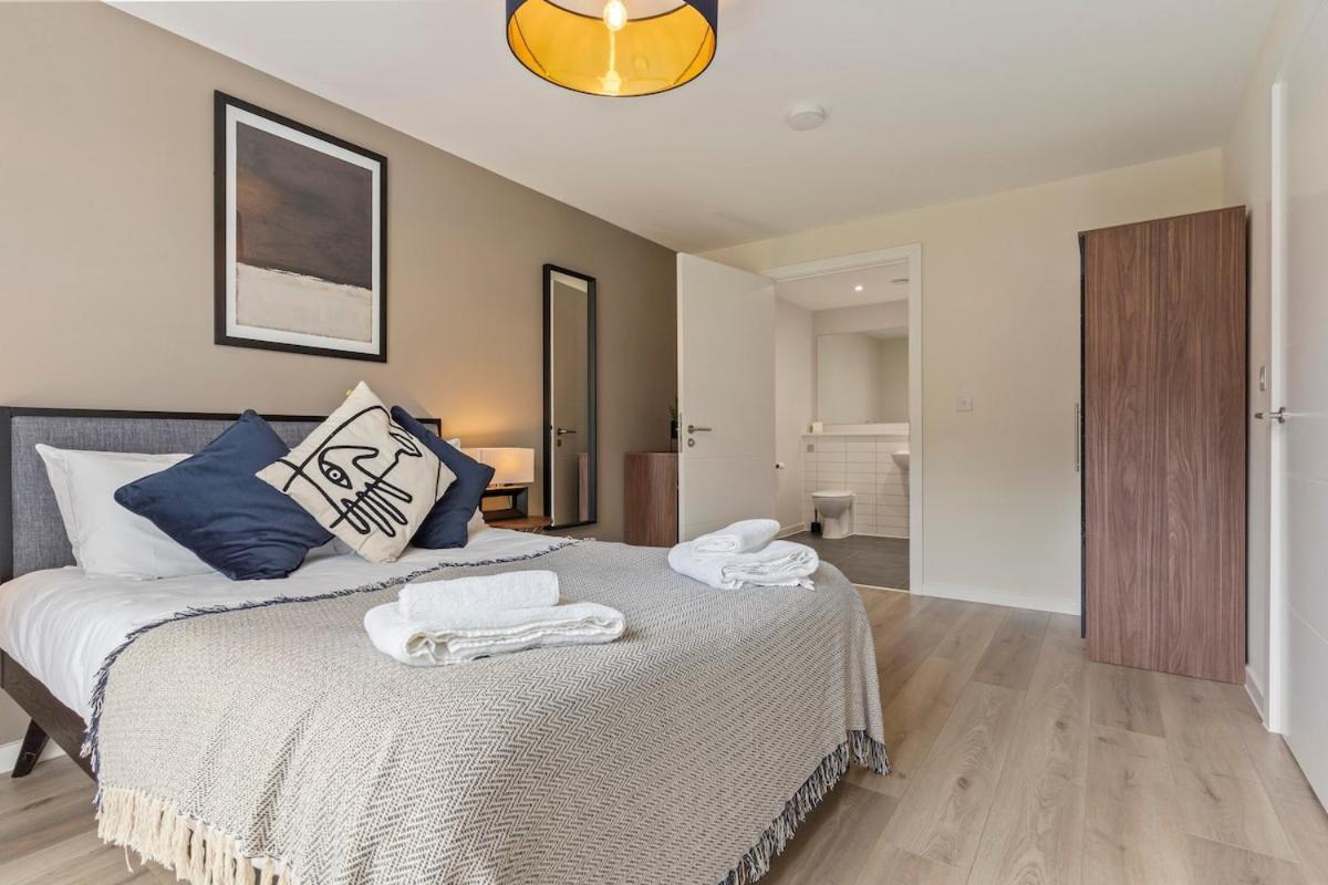 Apartment Stylish 2 Bedroom Apartment, Free Parking, L3 Area, Close To Centre, Sleeps 4