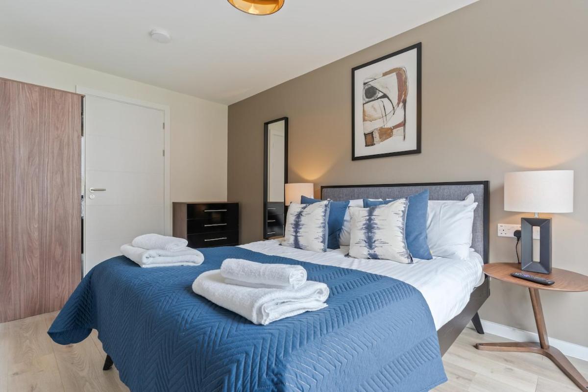 Apartment Stylish 2 Bedroom Apartment, Free Parking, L3 Area, Close To Centre, Sleeps 4 *