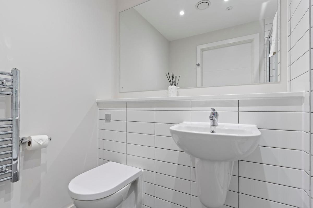 Stylish 2 Bedroom Apartment, Free Parking, L3 Area, Close To Centre, Sleeps 4 Apartment Liverpool