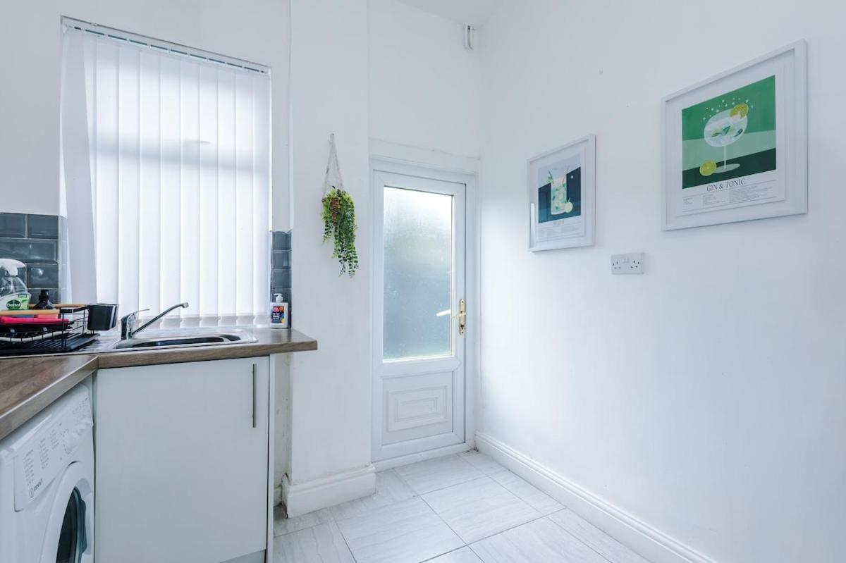 Anfield Townhouse Sleeps 12 7min Walk To Stadium Holiday home