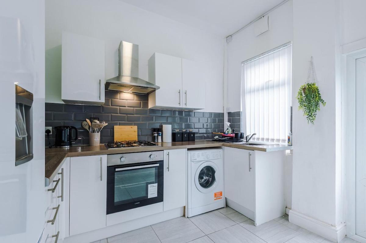 Anfield Townhouse Sleeps 12 7min Walk To Stadium Holiday home *