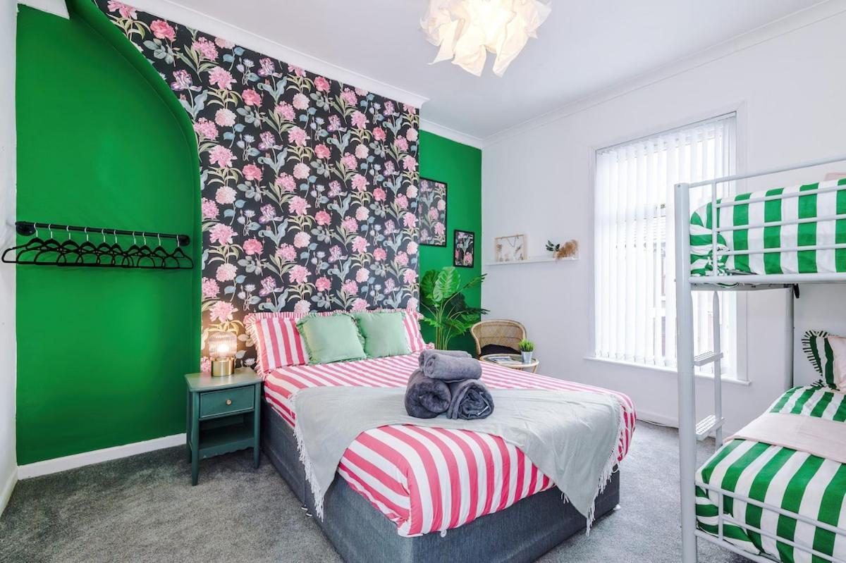 Anfield Townhouse Sleeps 12 7min Walk To Stadium Holiday home *