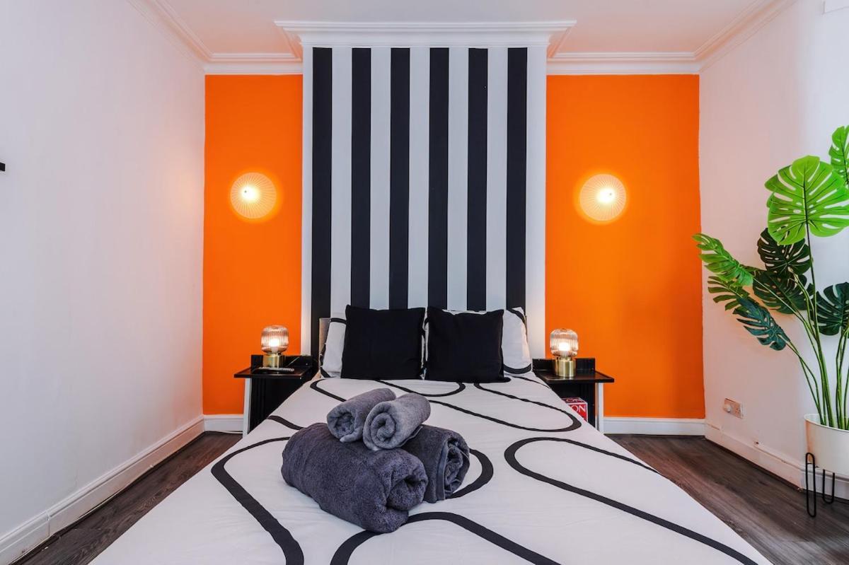 Anfield Townhouse Sleeps 12 7min Walk To Stadium Holiday home Liverpool