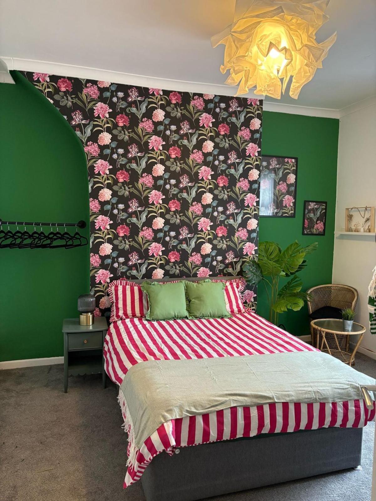 Holiday home Anfield Townhouse Sleeps 12 7min Walk To Stadium *
