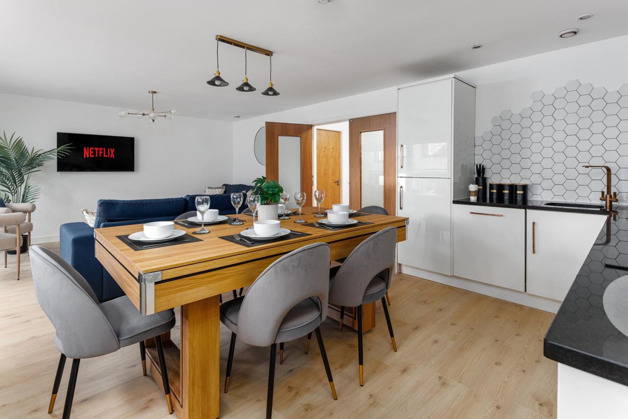 Apartment Flatzy - Prime With Ping Pong Table *