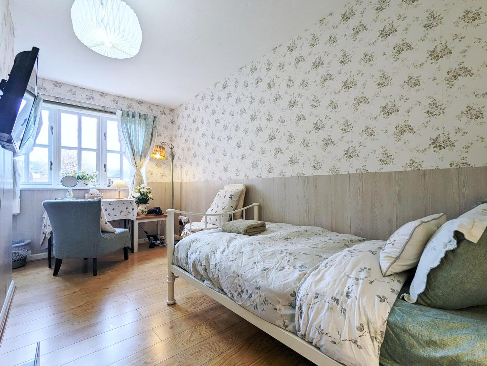 Vintage 3-bed Centre Gem Free Parking Apartment *