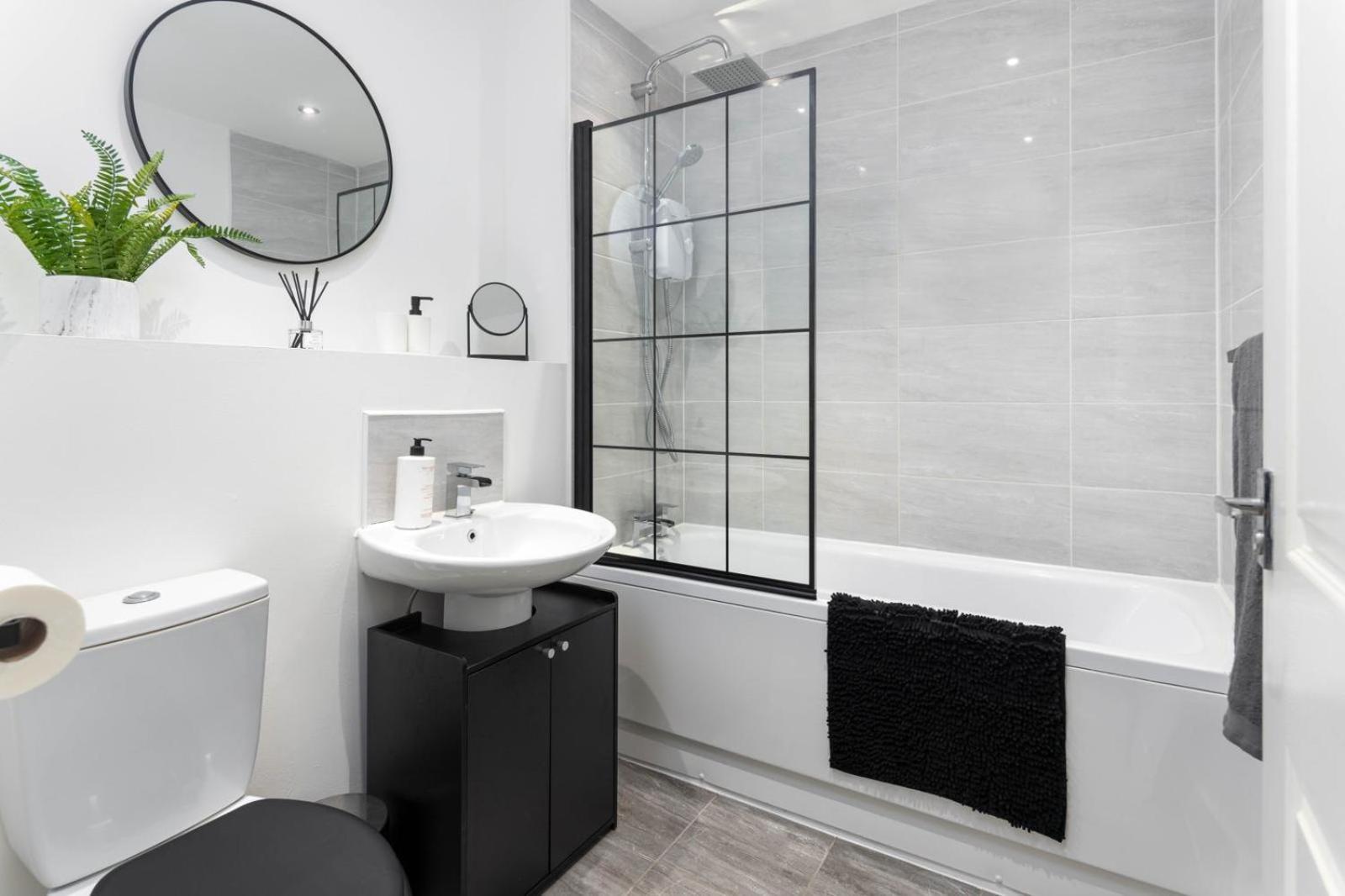 Flexible 2-bed Near Stadiums Free Parking