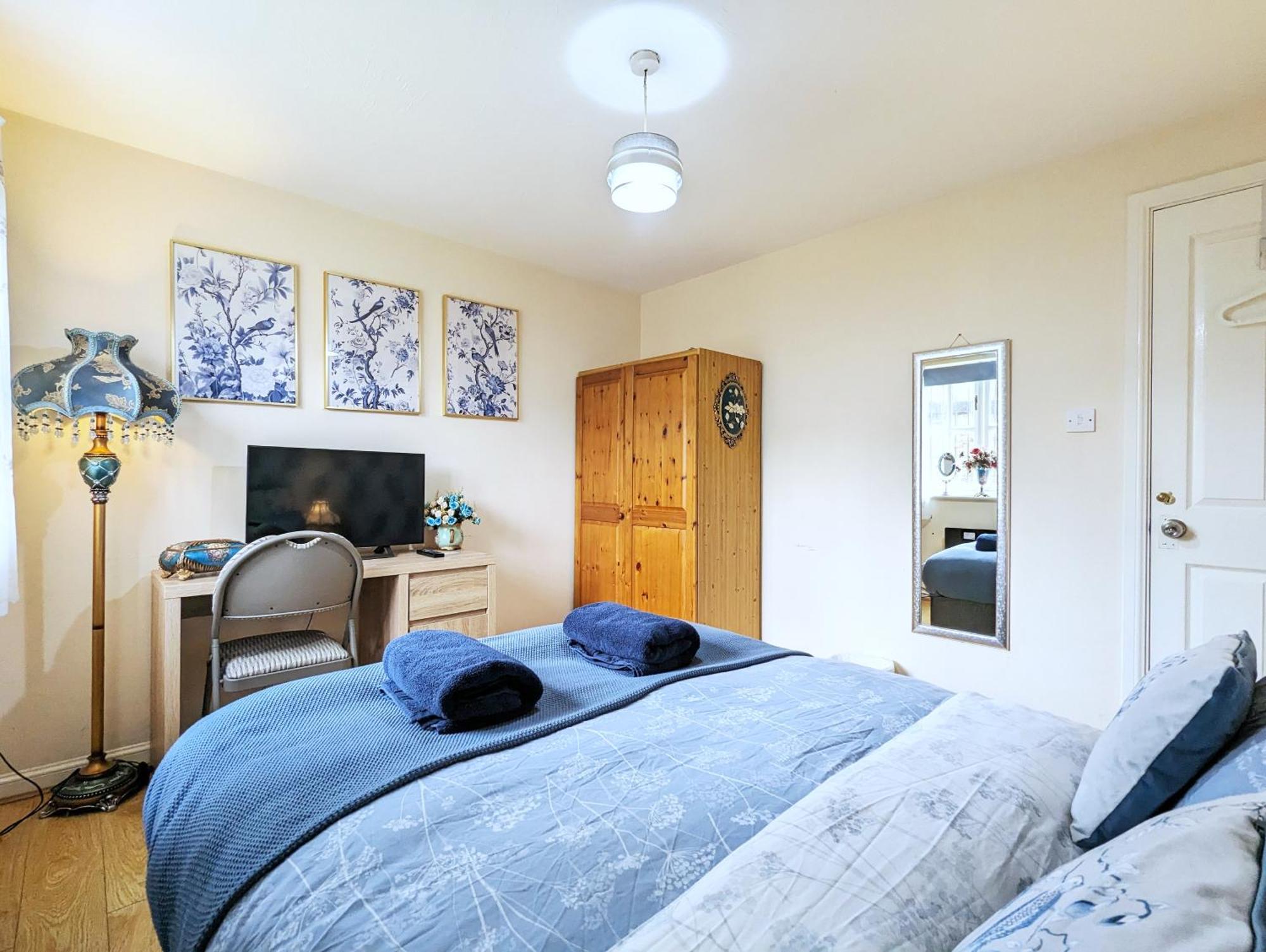 Vintage 3-bed Centre Gem Free Parking *
