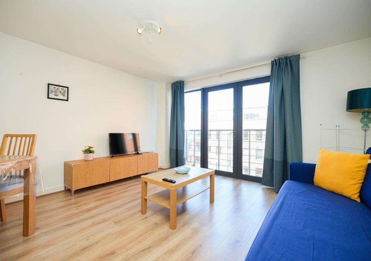 Luxury Two Bedroom Centre Apartment *