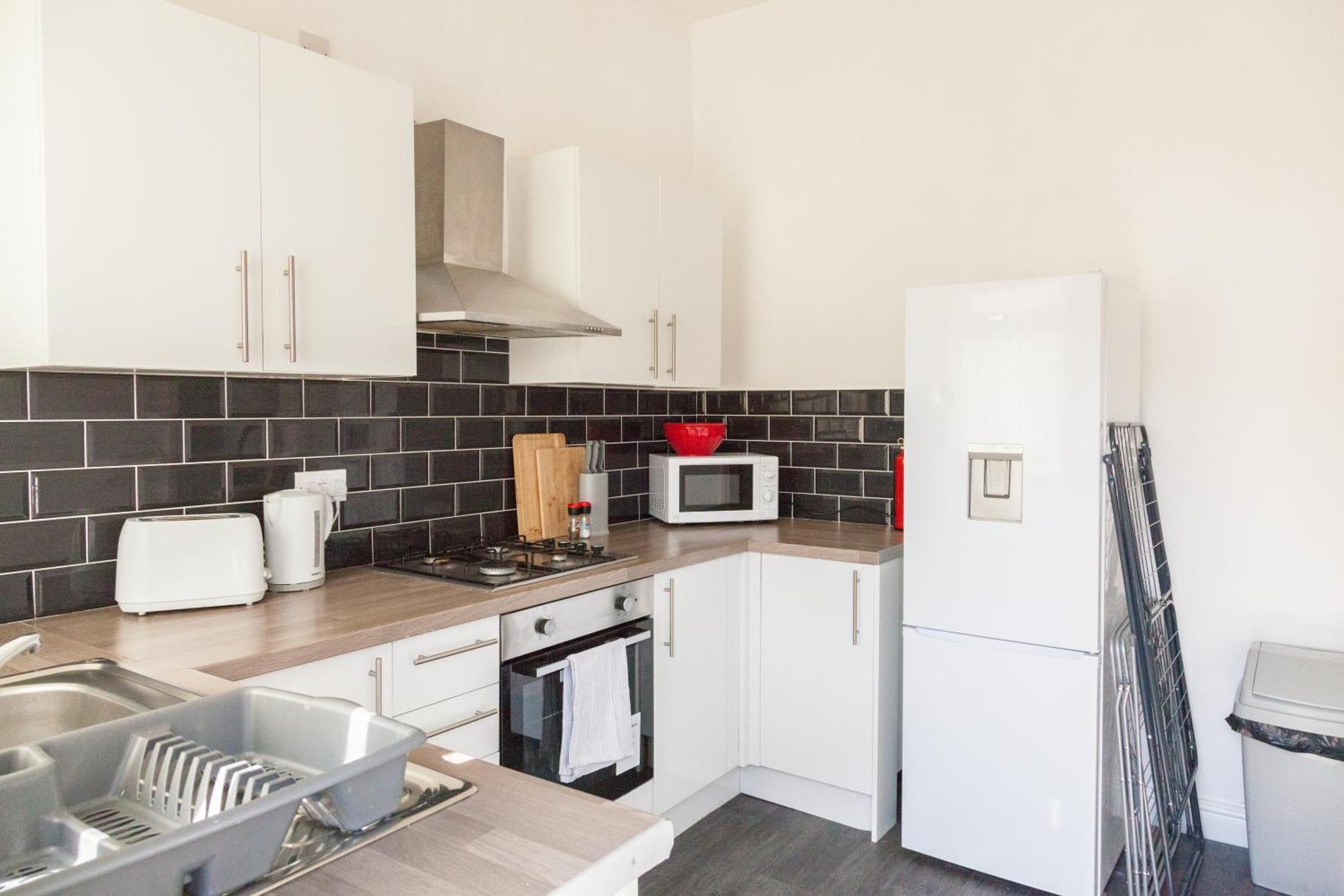 Reduction On Short - Perfect For Large Groups, 8min Walk To Stadium, Comfy House With Parking * Liverpool