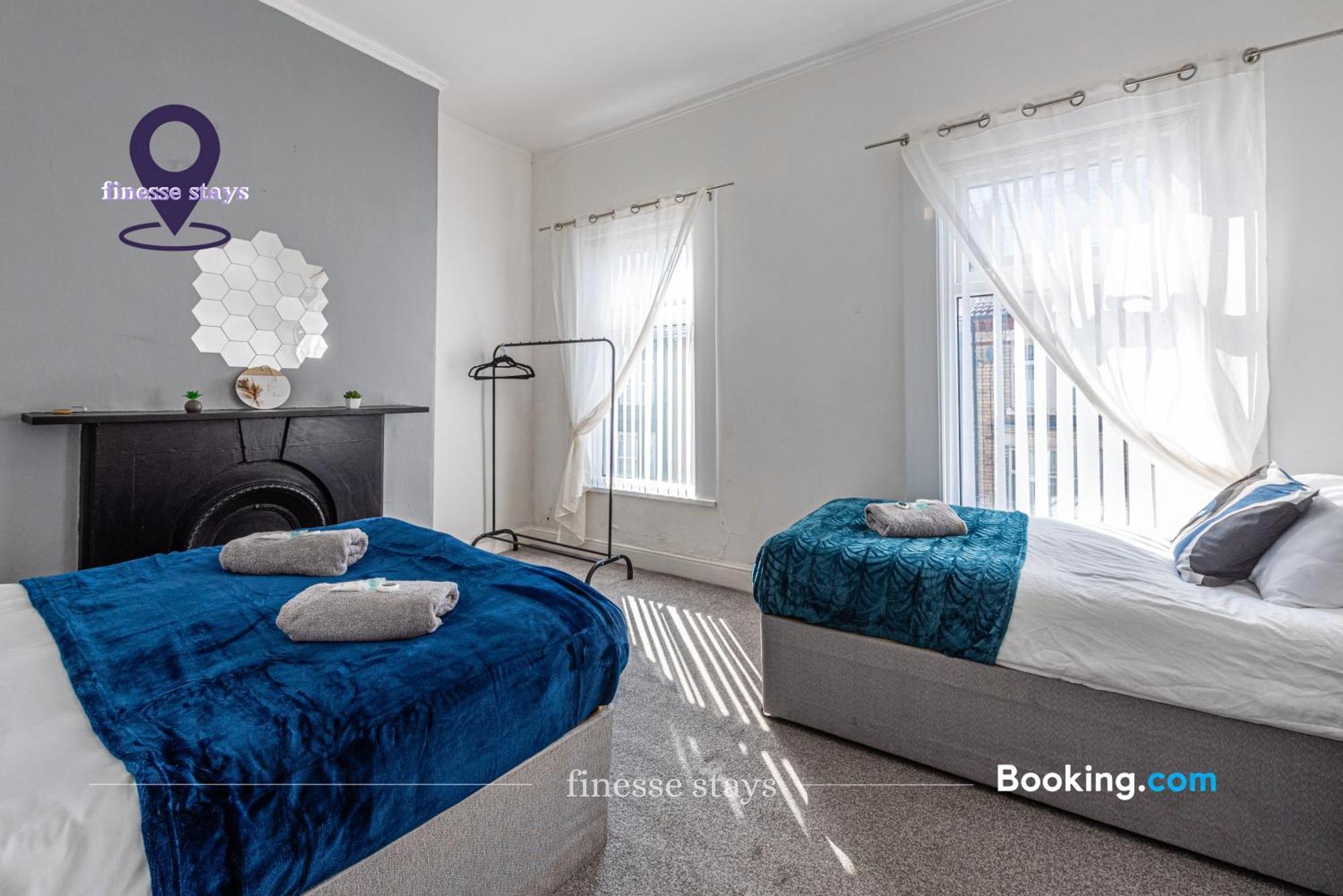 Holiday home Last-minute Specials L Premium Offers L 4bdr House By Finesse Short Lets & Serviced With Free Wifi *