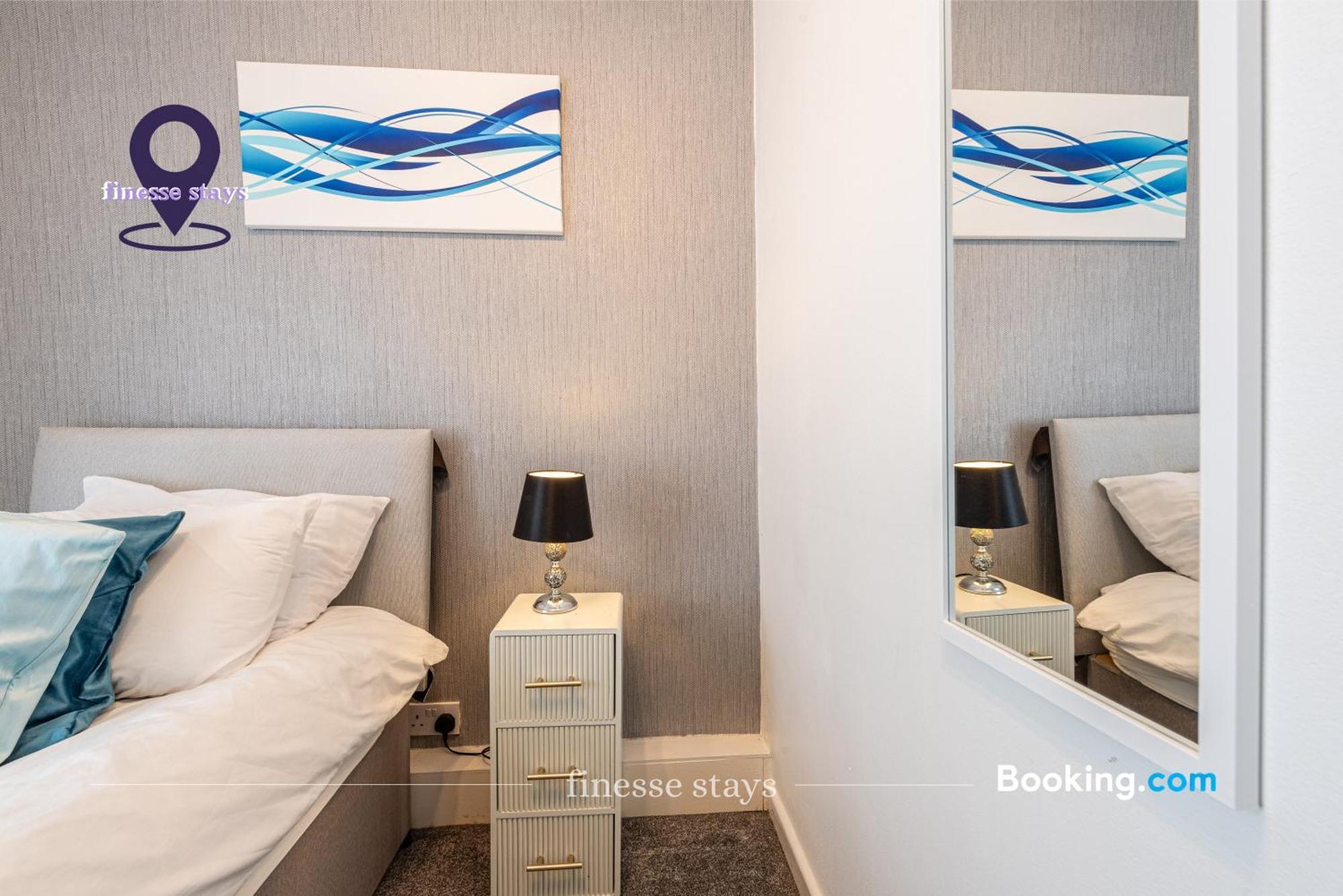 Last-minute Specials L Premium Offers L 4bdr House By Finesse Short Lets & Serviced With Free Wifi *