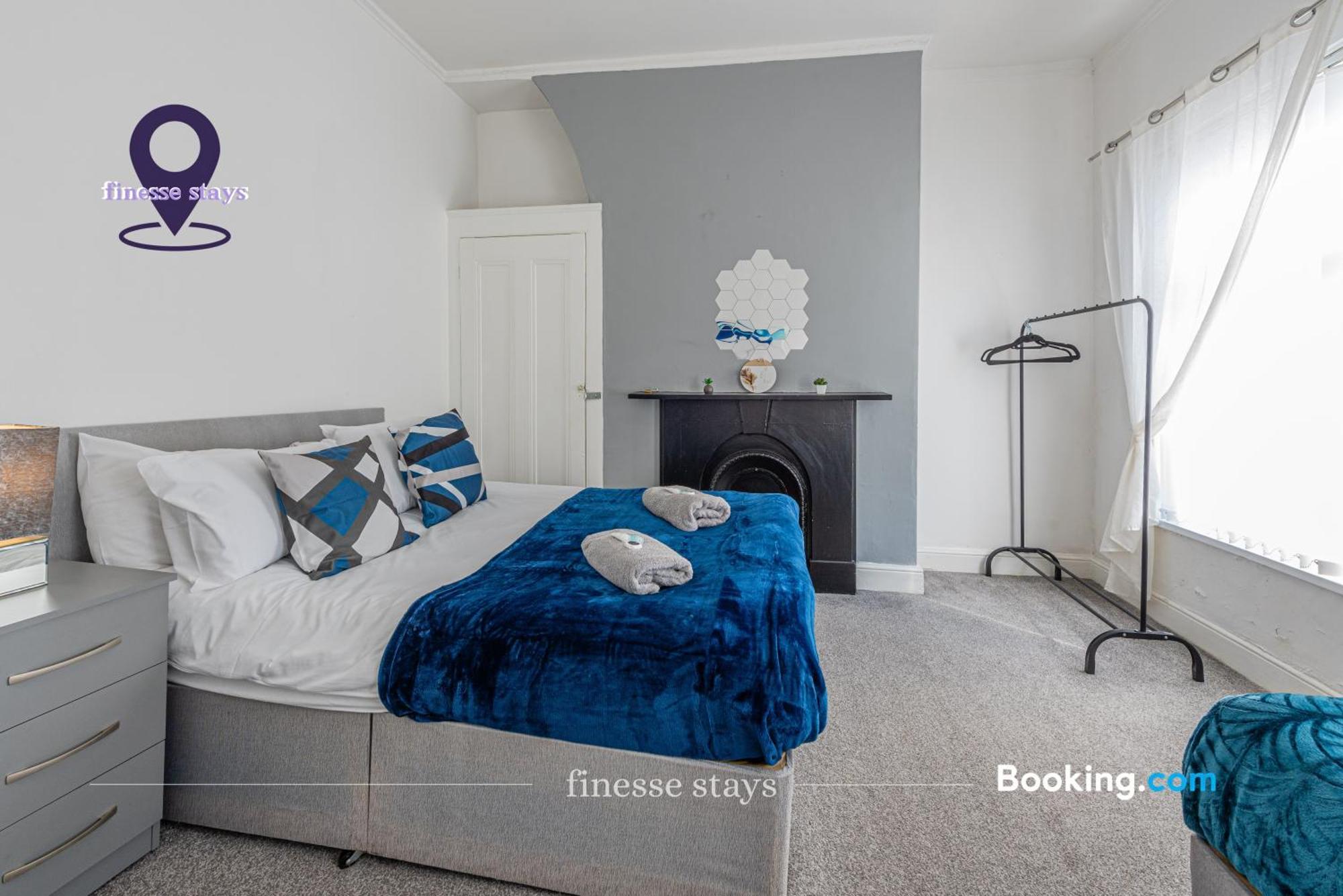 Holiday home Last-minute Specials L Premium Offers L 4bdr House By Finesse Short Lets & Serviced With Free Wifi *