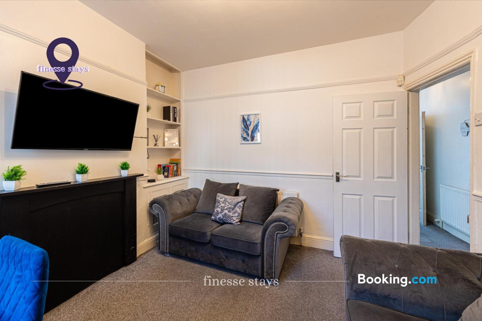 Holiday home Last-minute Specials L Premium Offers L 4bdr House By Finesse Short Lets & Serviced With Free Wifi Liverpool