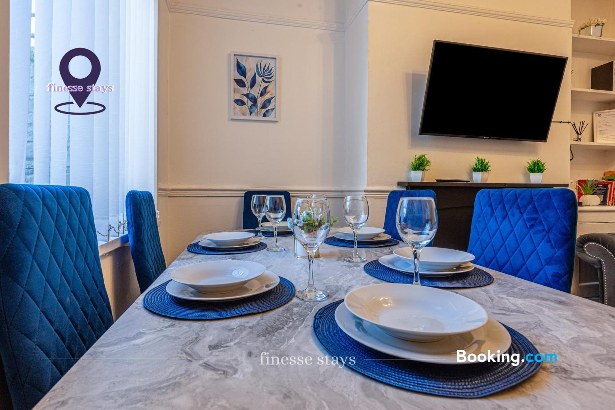 Holiday home Last-minute Specials L Premium Offers L 4bdr House By Finesse Short Lets & Serviced With Free Wifi *