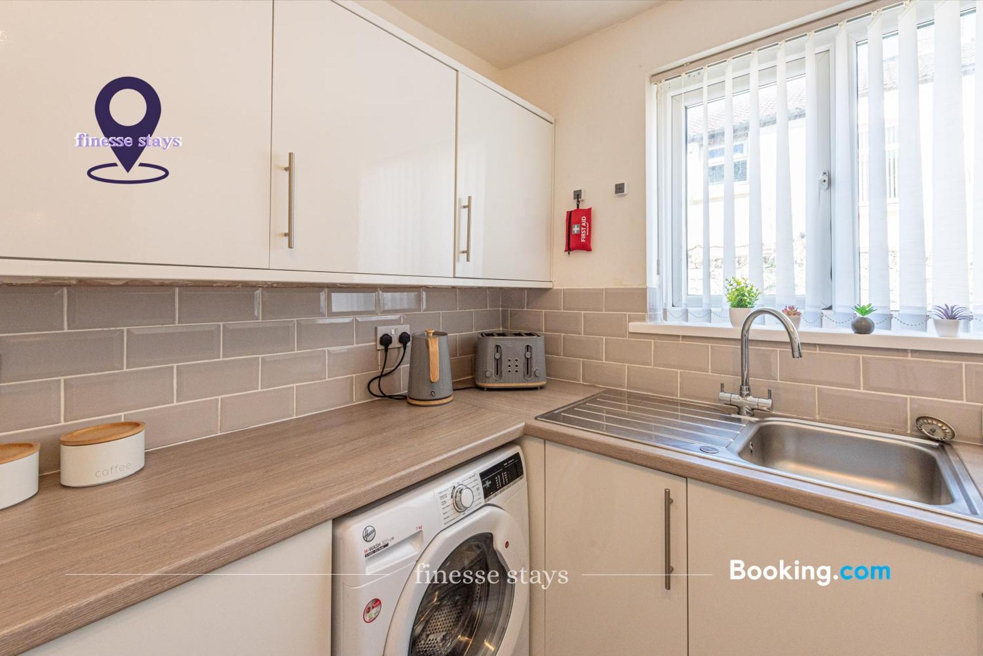 Holiday home Last-minute Specials L Premium Offers L 4bdr House By Finesse Short Lets & Serviced With Free Wifi Liverpool