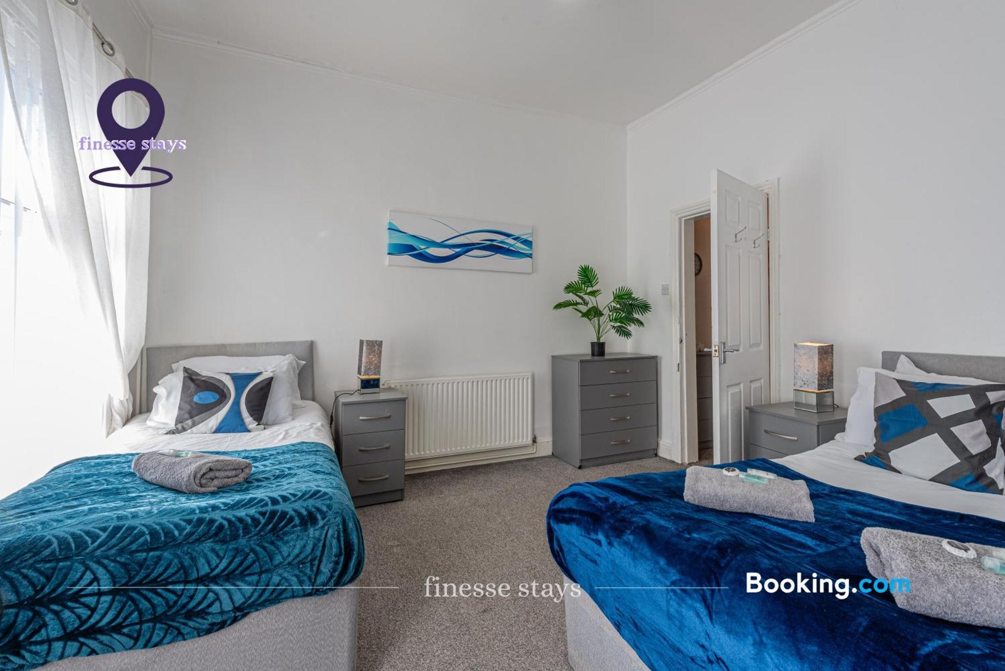 Last-minute Specials L Premium Offers L 4bdr House By Finesse Short Lets & Serviced With Free Wifi Holiday home *