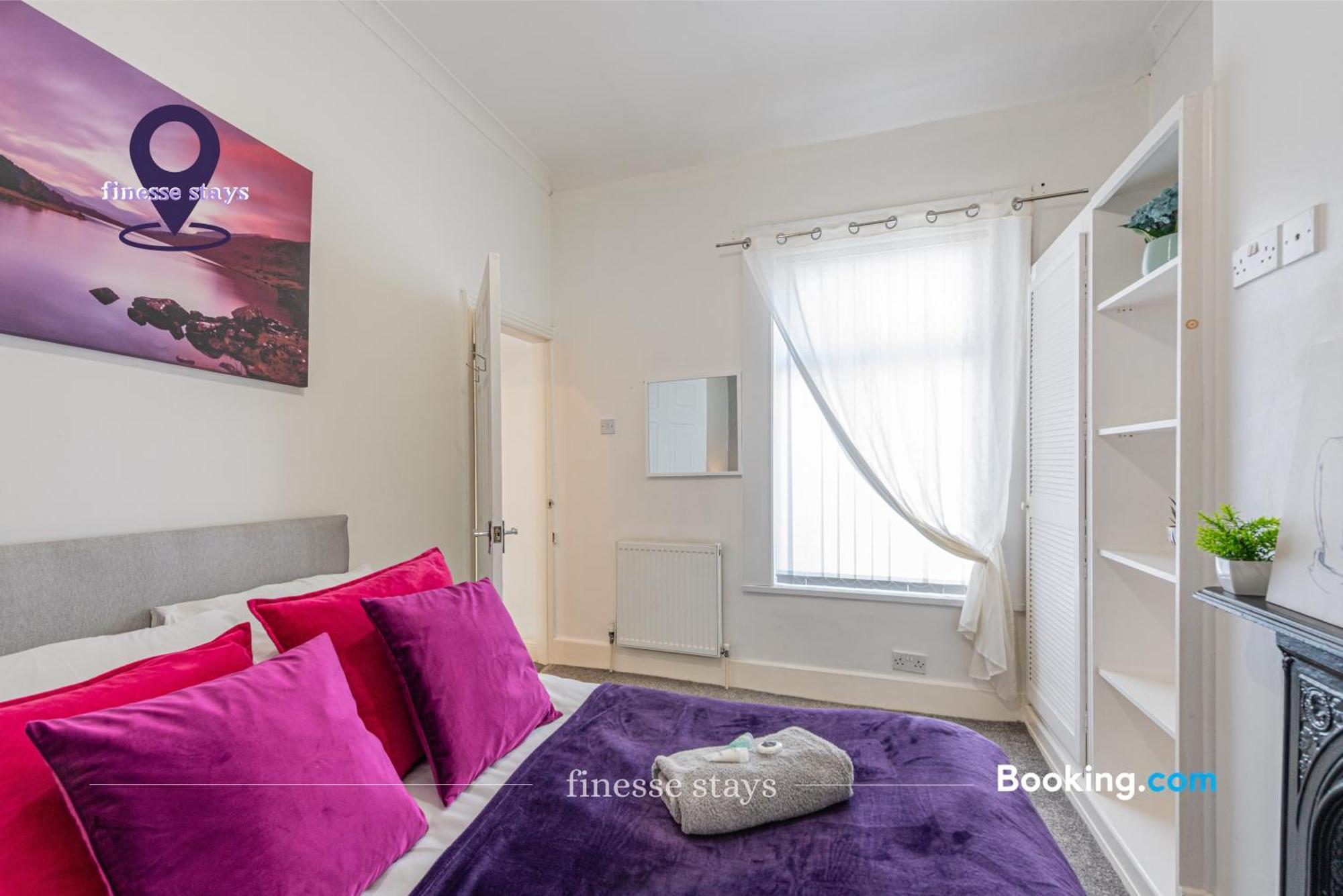 Holiday home Last-minute Specials L Premium Offers L 4bdr House By Finesse Short Lets & Serviced With Free Wifi