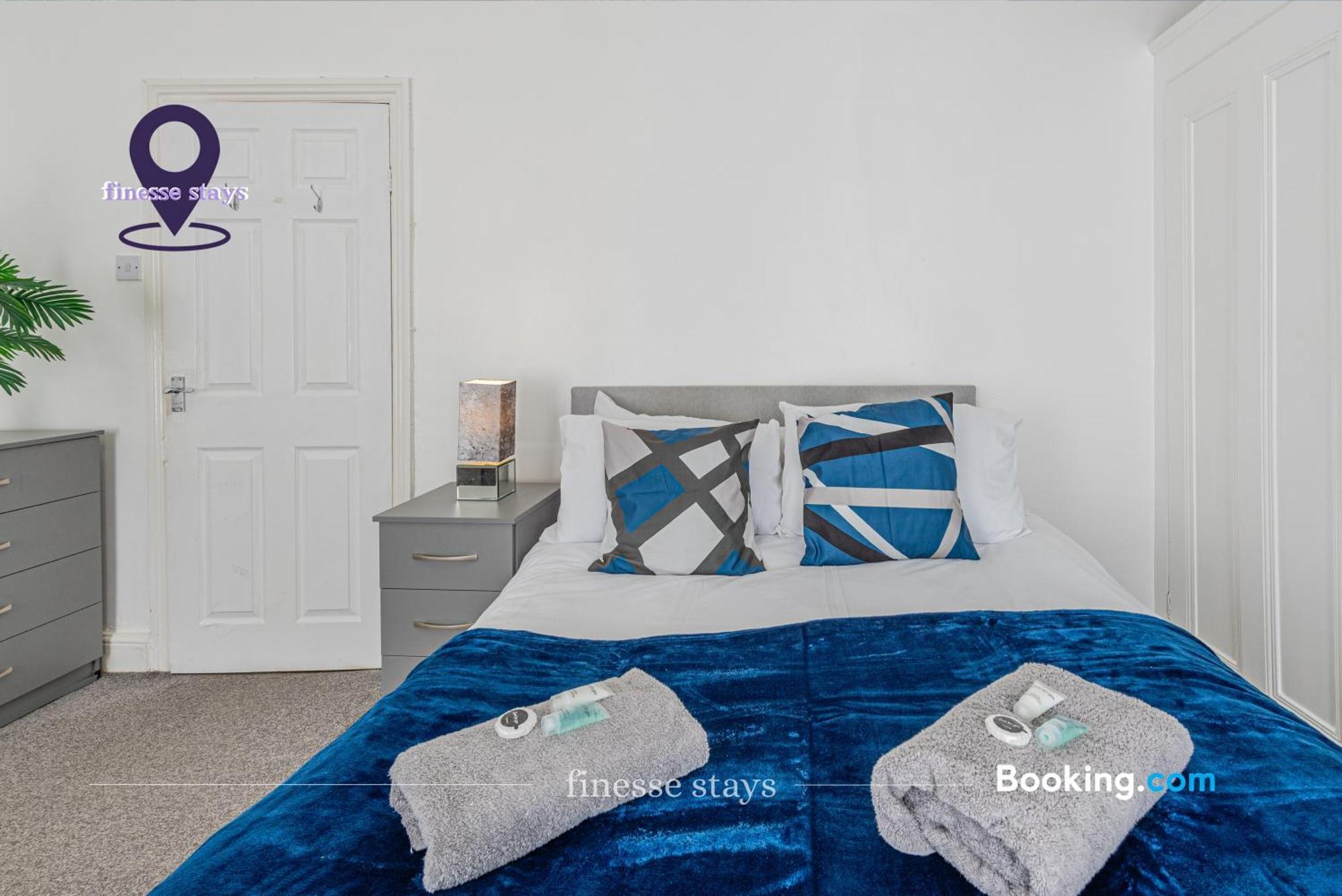 Last-minute Specials L Premium Offers L 4bdr House By Finesse Short Lets & Serviced With Free Wifi Holiday home Liverpool