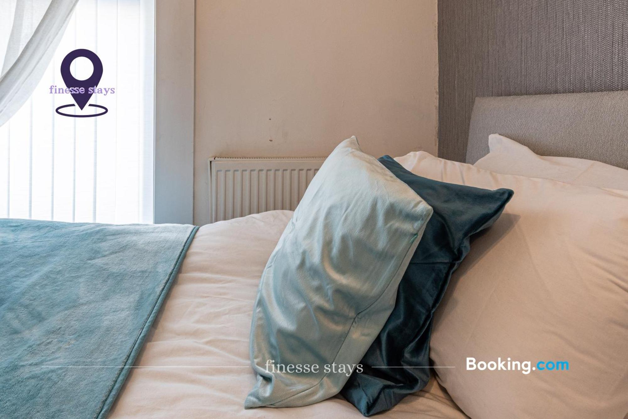 Holiday home Last-minute Specials L Premium Offers L 4bdr House By Finesse Short Lets & Serviced With Free Wifi