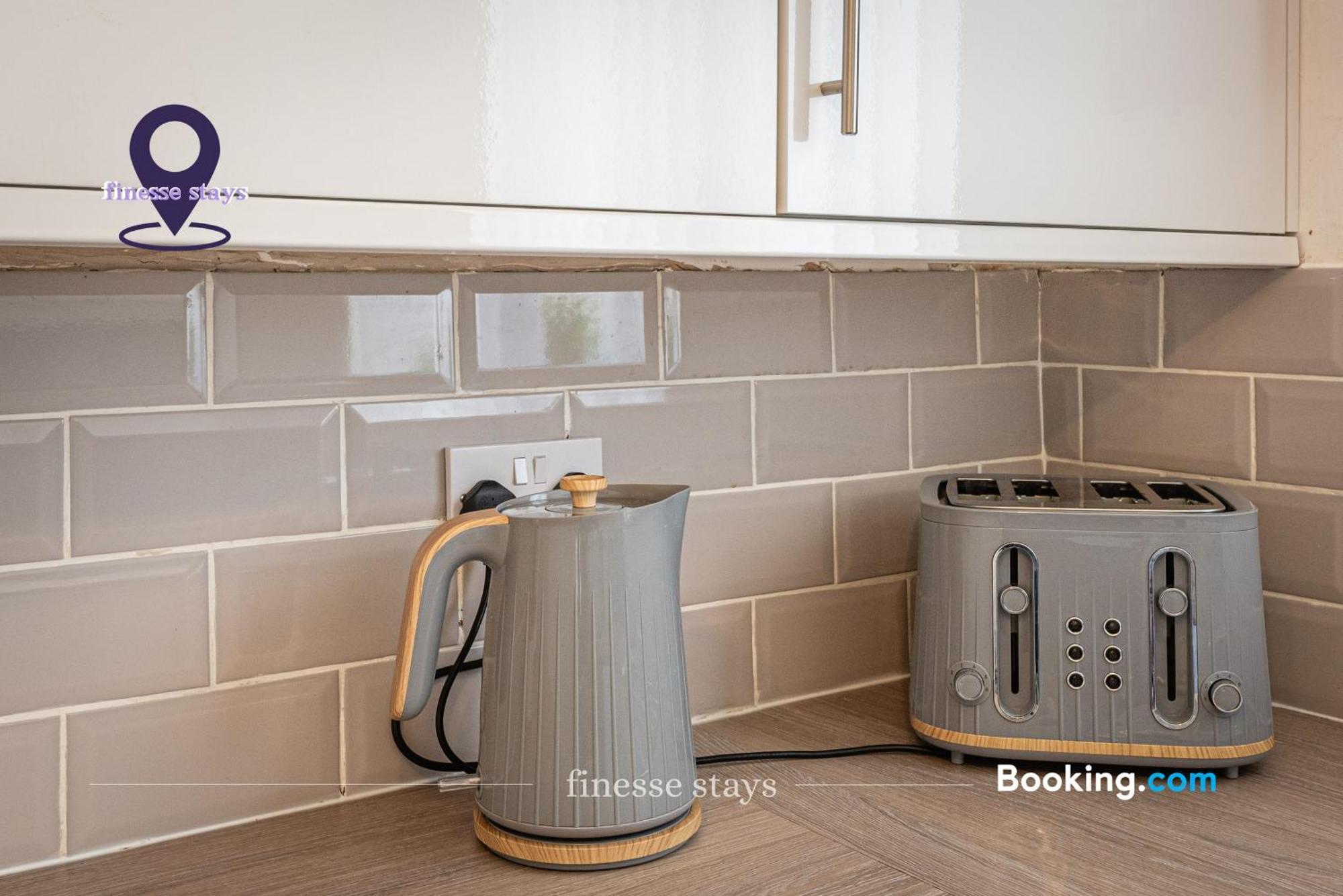 Last-minute Specials L Premium Offers L 4bdr House By Finesse Short Lets & Serviced With Free Wifi Liverpool