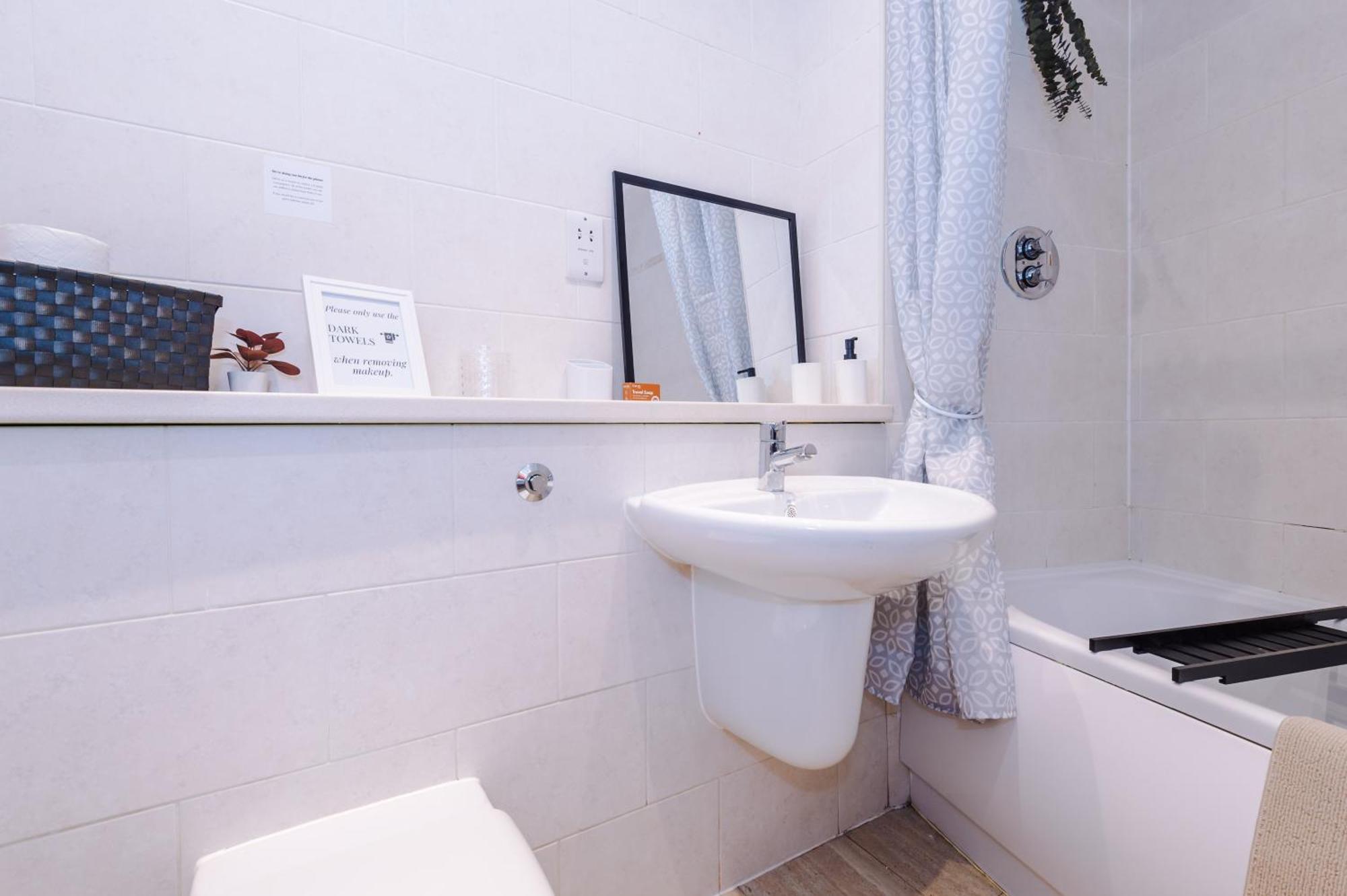Apartment Pool Table, Stunning 2 Bed Flat,