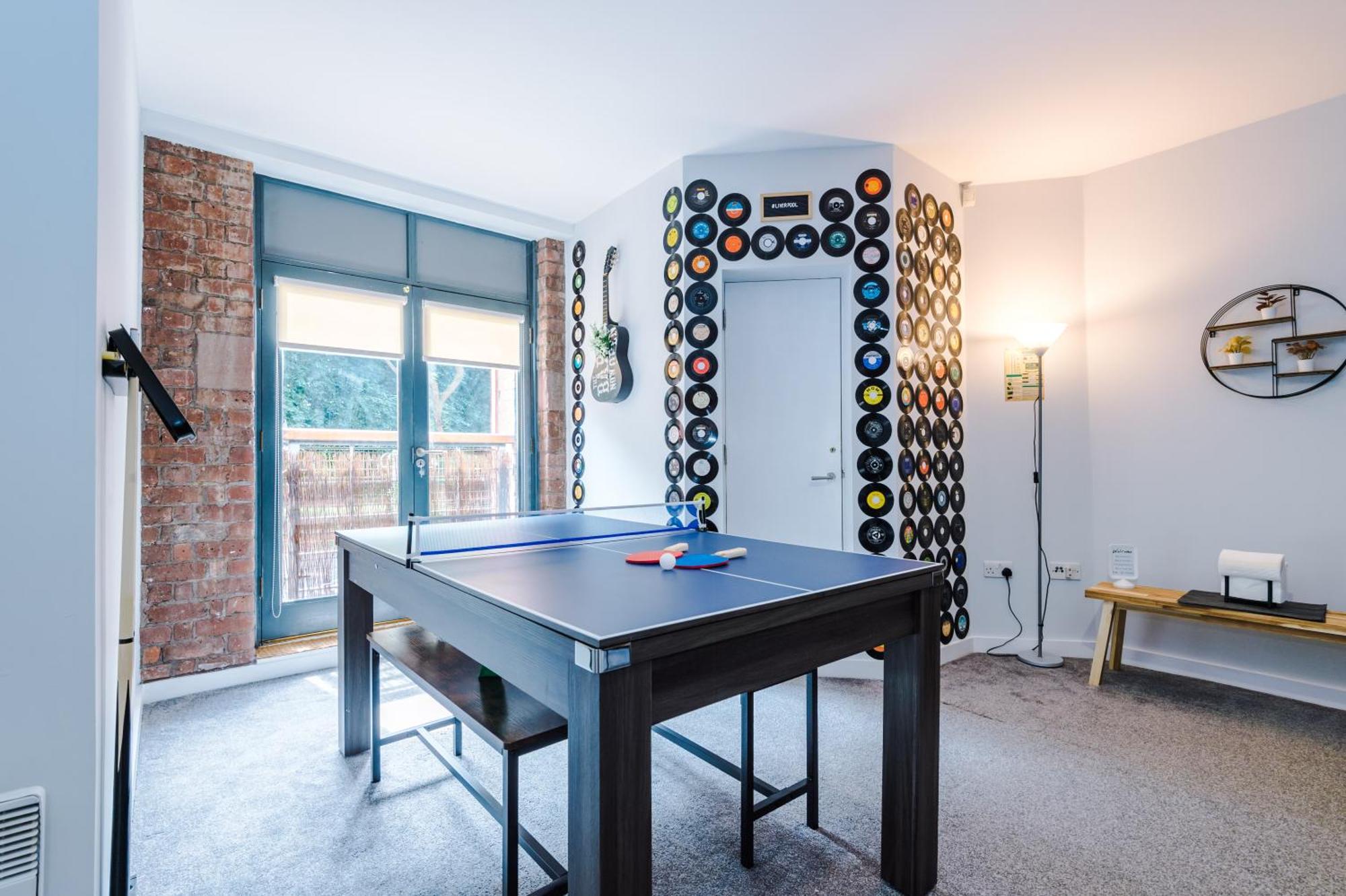 Pool Table, Stunning 2 Bed Flat, Liverpool