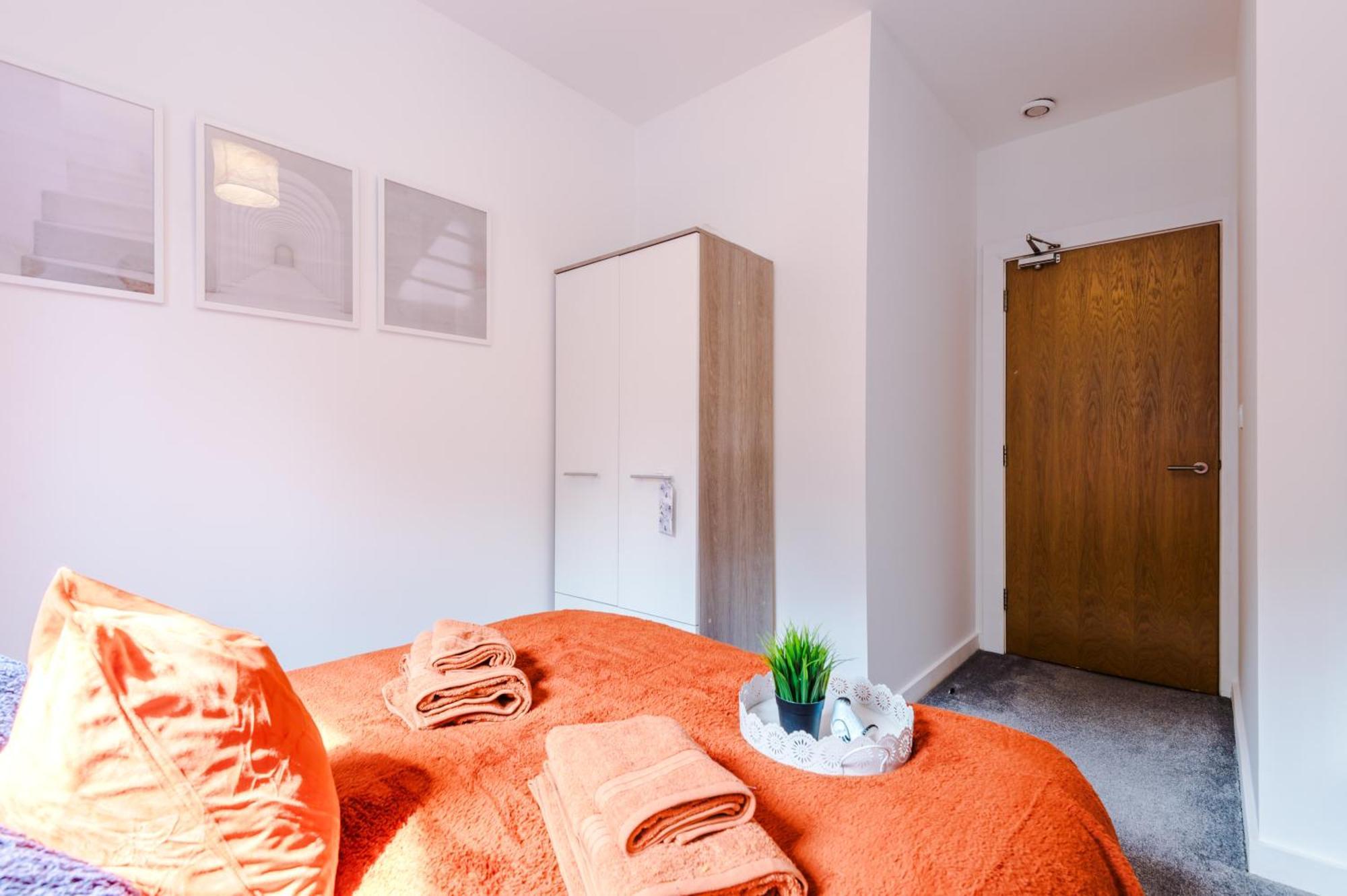 Pool Table, Stunning 2 Bed Flat, * Liverpool