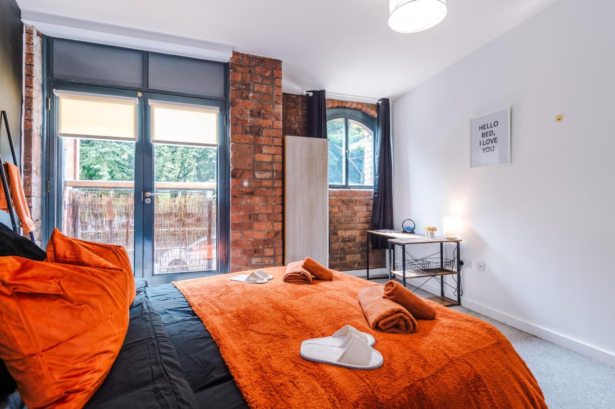 Pool Table, Stunning 2 Bed Flat, Liverpool